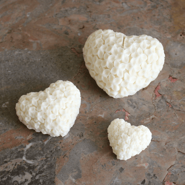 Bougie moulée coeur fleuri